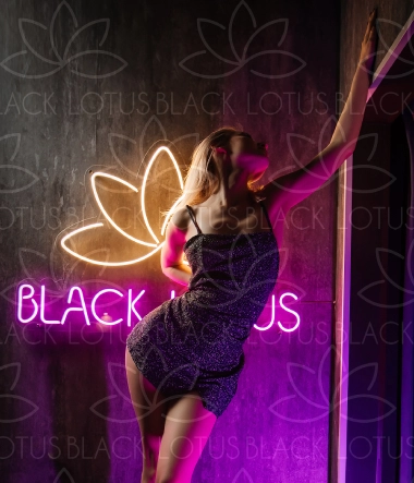 Аня - мастер эротического салона black lotus